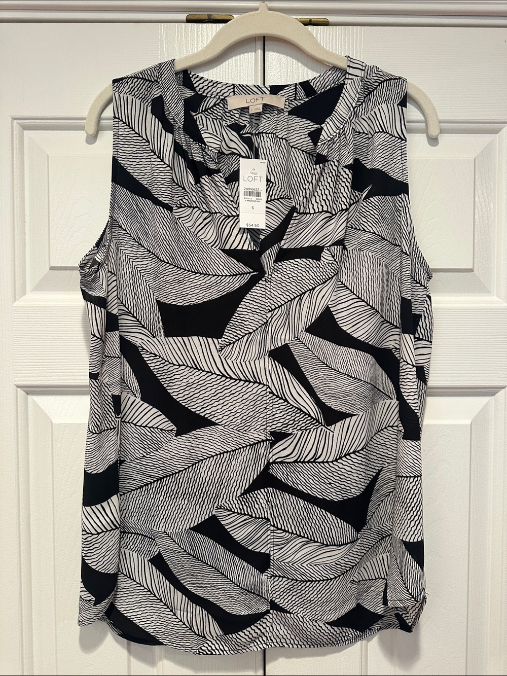 LOFT Black and White Leaf Print Sleeveless Camisole size Small